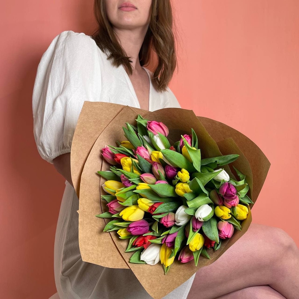 55 разноцветных тюльпанов микс