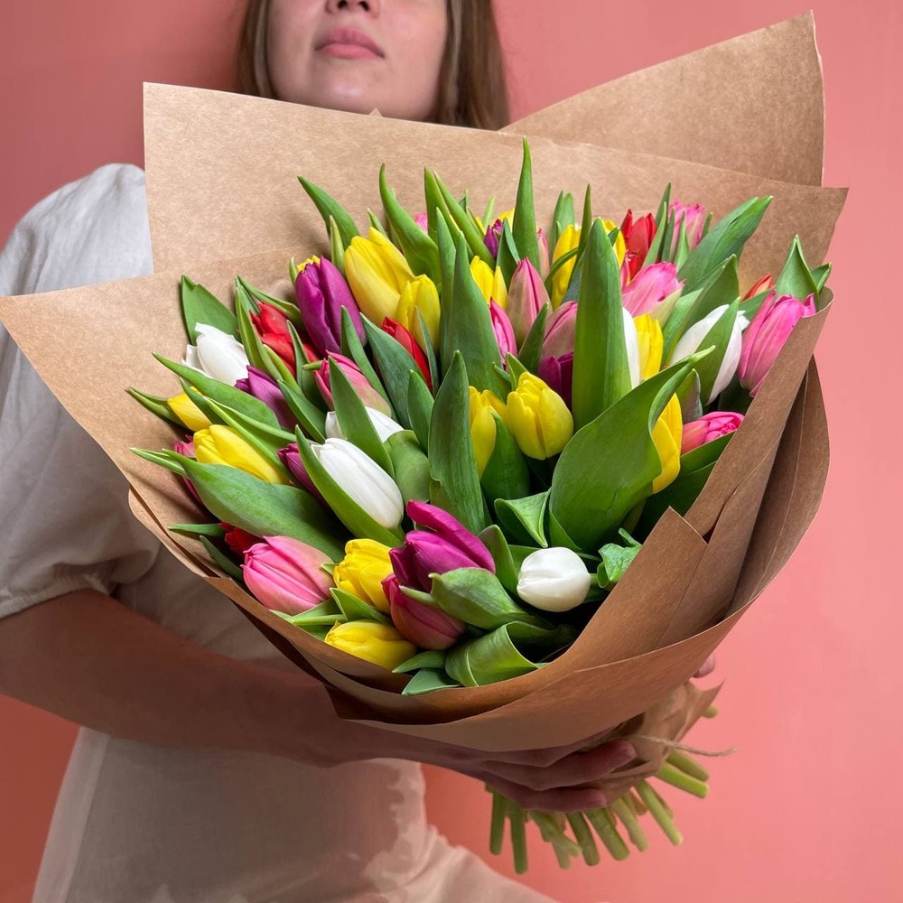 55 разноцветных тюльпанов микс
