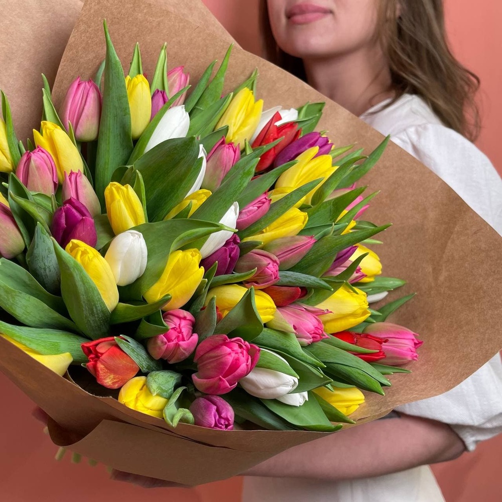 65 разноцветных тюльпанов микс