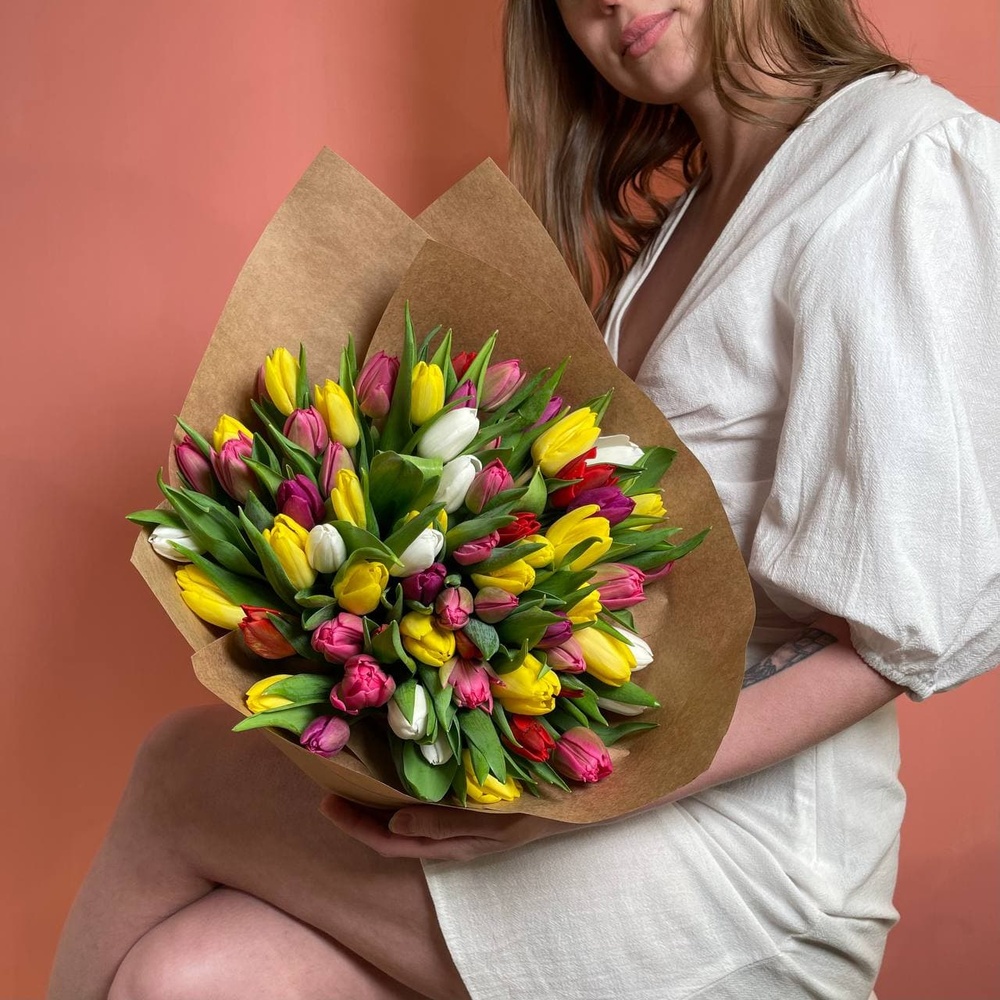 65 разноцветных тюльпанов микс