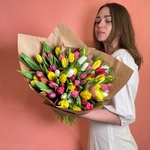 Букет 75 тюльпанов разных цветов. Доставка круглосуточно в СПб - Фотография 3