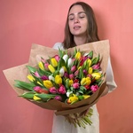 Букет 75 тюльпанов разных цветов. Доставка круглосуточно в СПб - Фотография 7