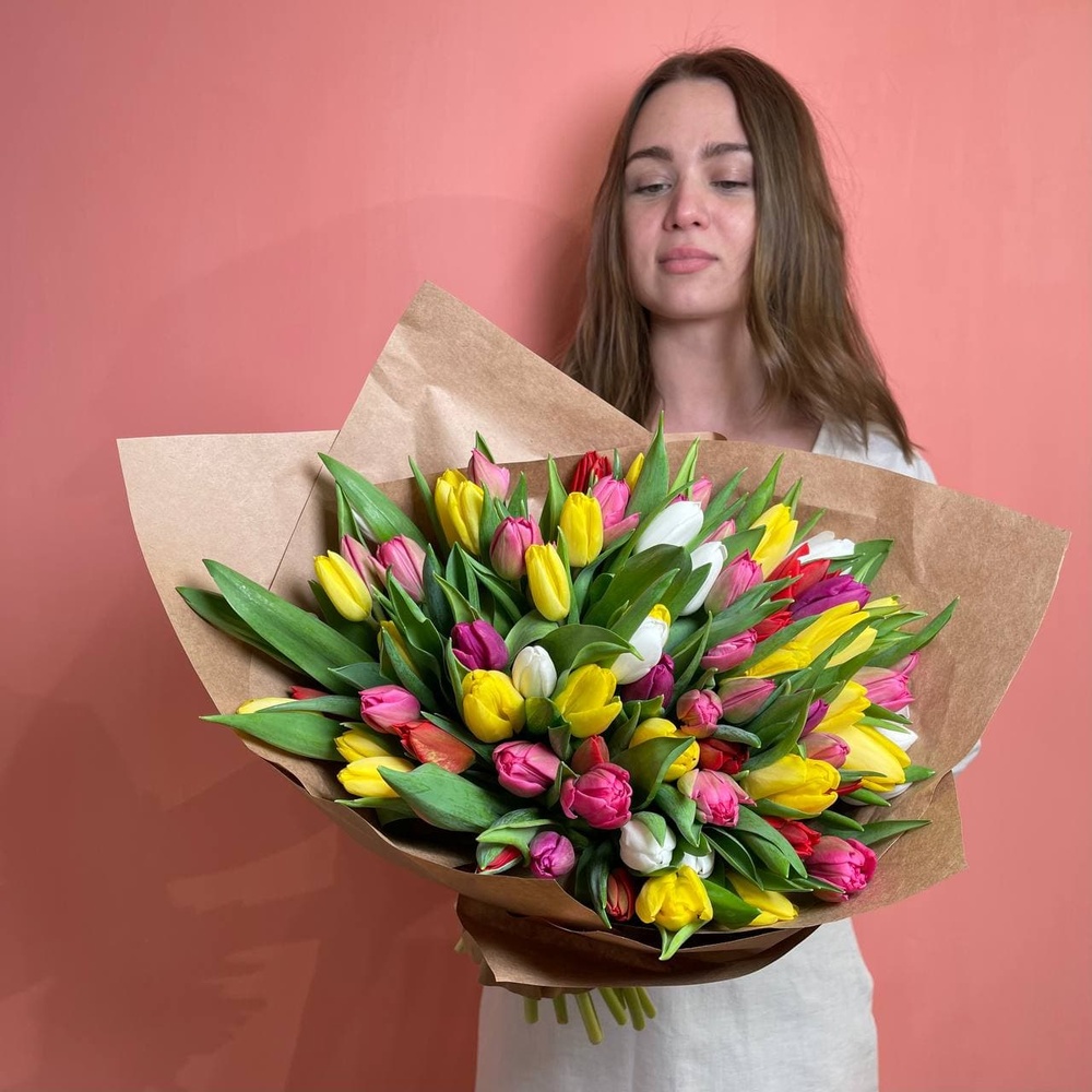 75 разноцветных тюльпанов микс