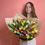 Букет 75 тюльпанов разных цветов. Доставка круглосуточно в СПб - Фотография 8