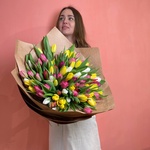 Букет 95 тюльпанов разных цветов. Доставка круглосуточно в СПб - Фотография 2