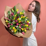 Букет 95 тюльпанов разных цветов. Доставка круглосуточно в СПб - Фотография 3
