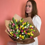Букет 95 тюльпанов разных цветов. Доставка круглосуточно в СПб - Фотография 6