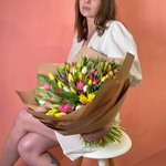 Букет из 101 тюльпана разных цветов. Доставка круглосуточно в СПб - Фотография 6