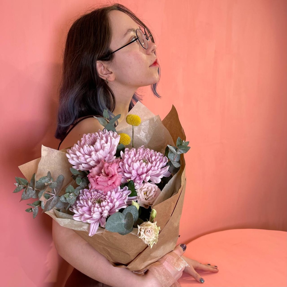 Луна Сен-Тропе: ажурная эустома и хризантема