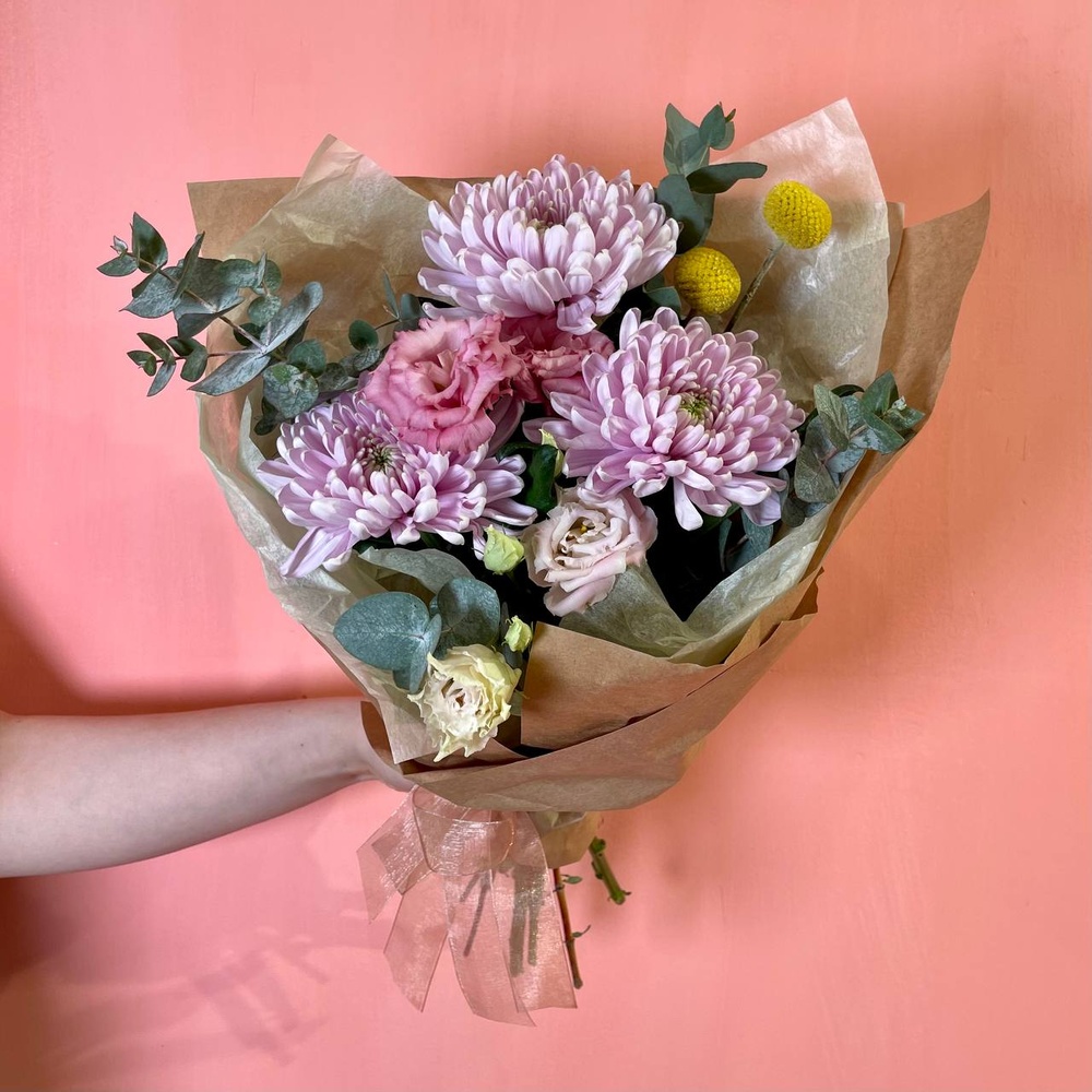 Луна Сен-Тропе: ажурная эустома и хризантема