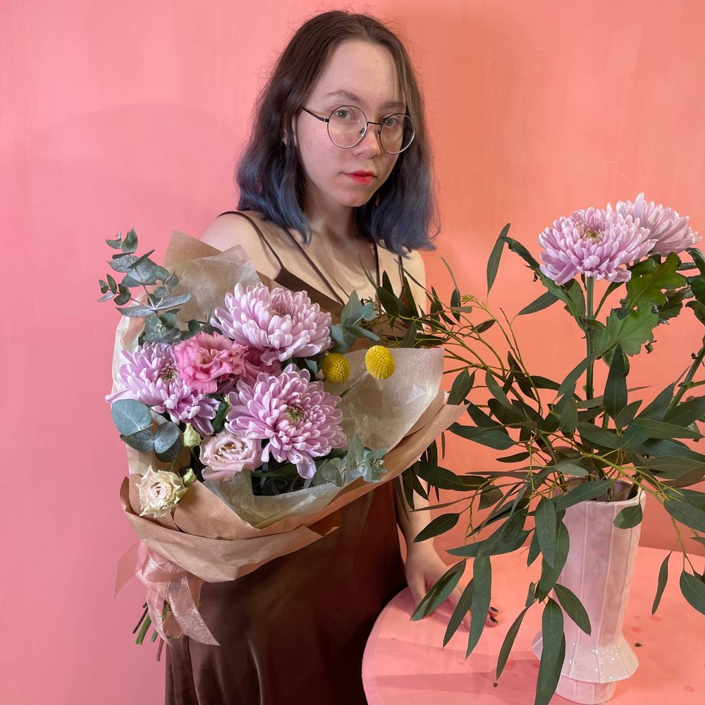 Луна Сен-Тропе: ажурная эустома и хризантема