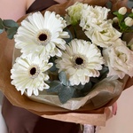 Мороз по коже: белоснежные герберы и эустома в Санкт-Петербурге - Фотография 5