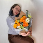 Огни в глазах: яркая роза и ажурная эустома в Санкт-Петербурге - Фотография 2