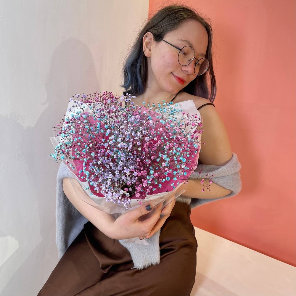 Кис-кис: букет из разноцветной гипсофилы в Санкт-Петербурге