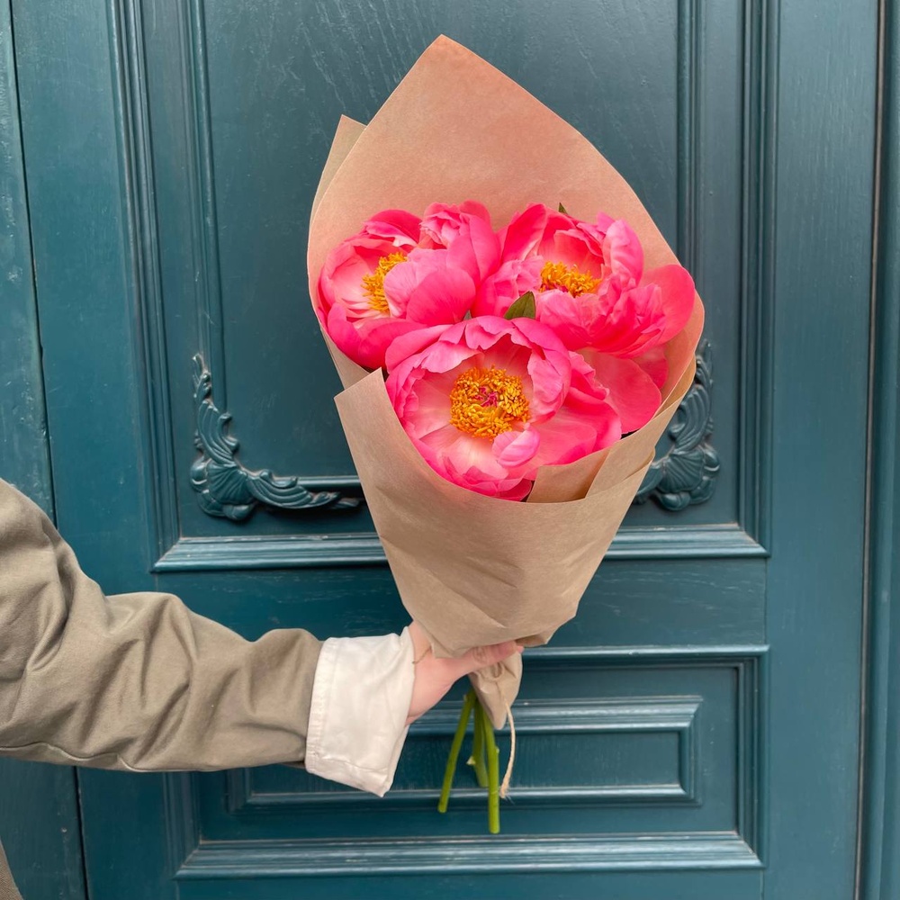 Всё начинается с любви: 3 коралловых пиона в крафте