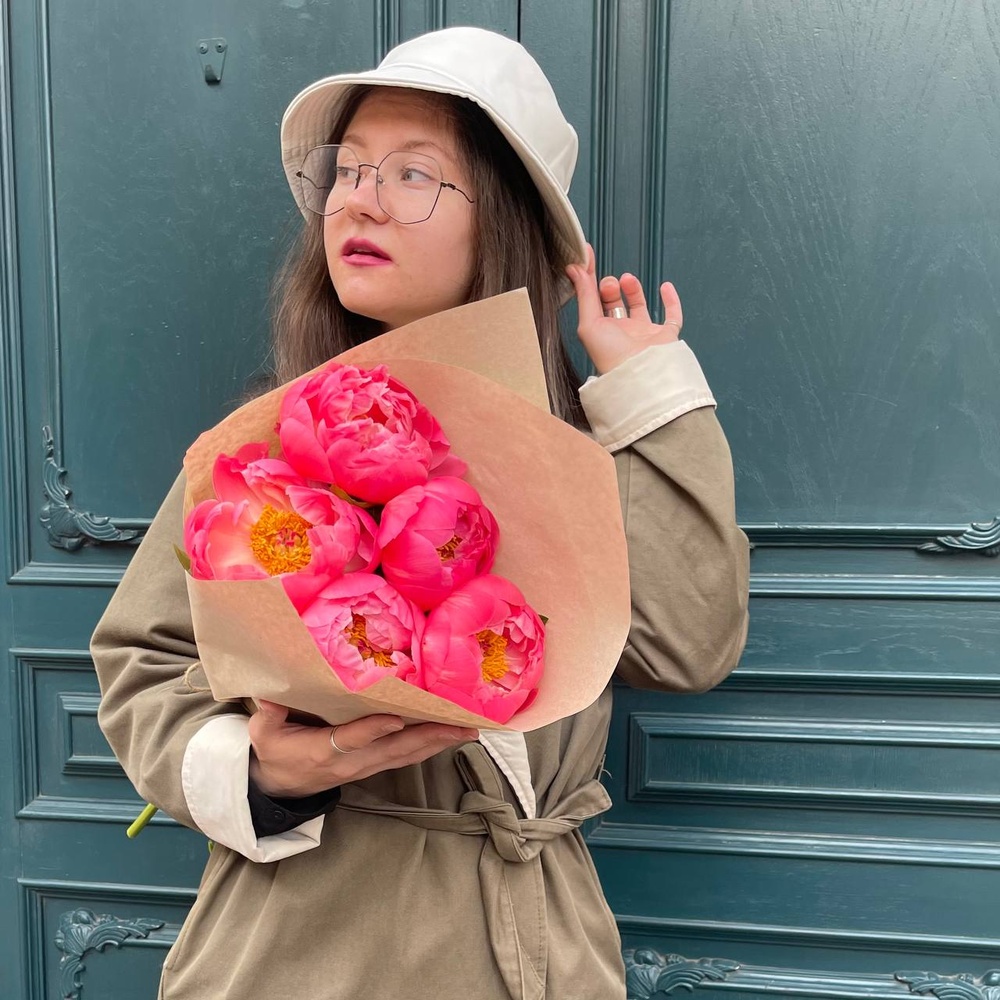 Всё начинается с любви: 5 коралловых пионов в крафте