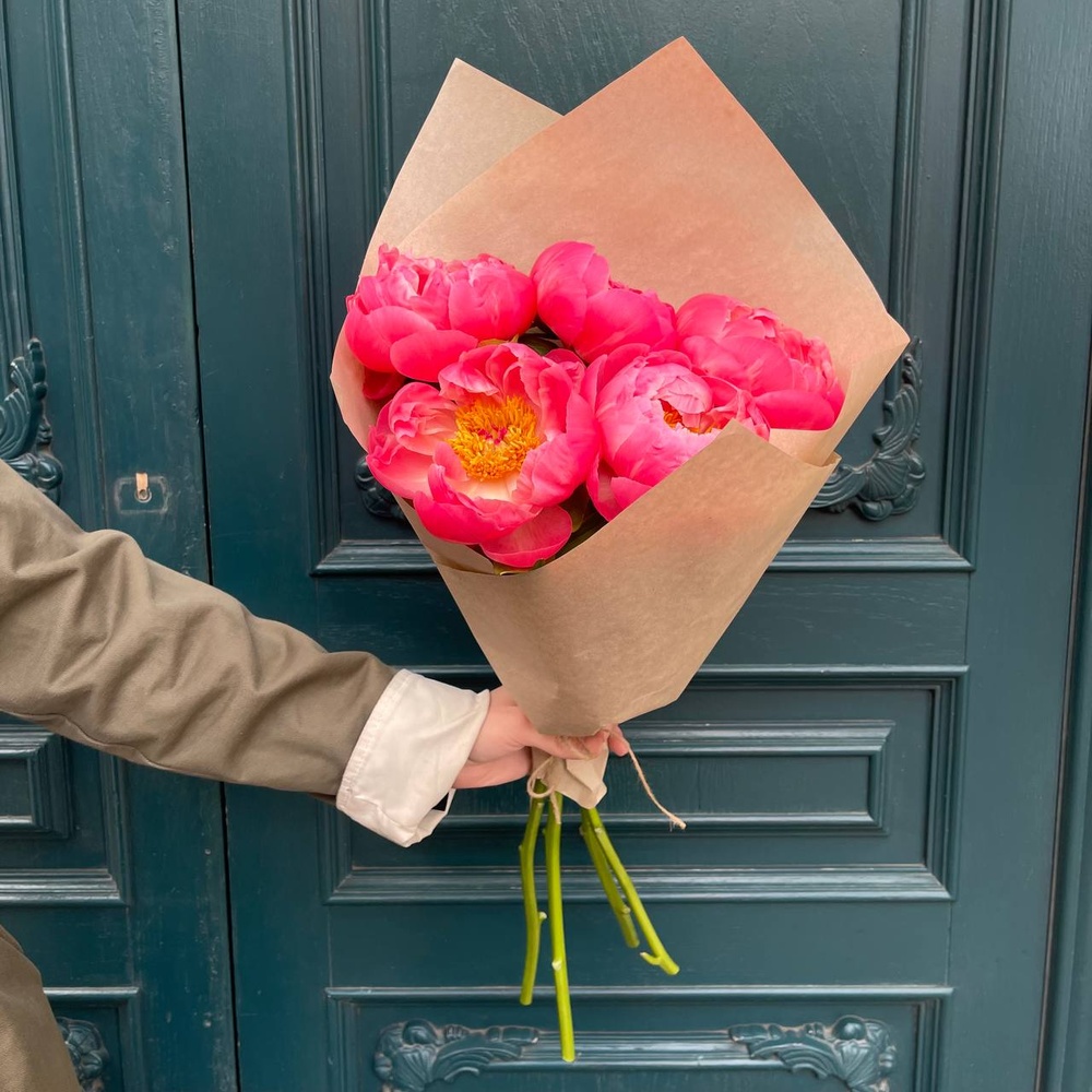 Всё начинается с любви: 5 коралловых пионов в крафте