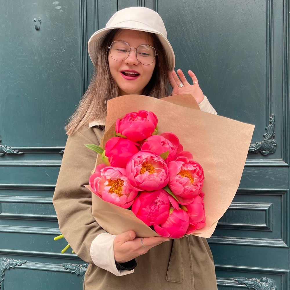 Всё начинается с любви: 9 коралловых пионов в крафте