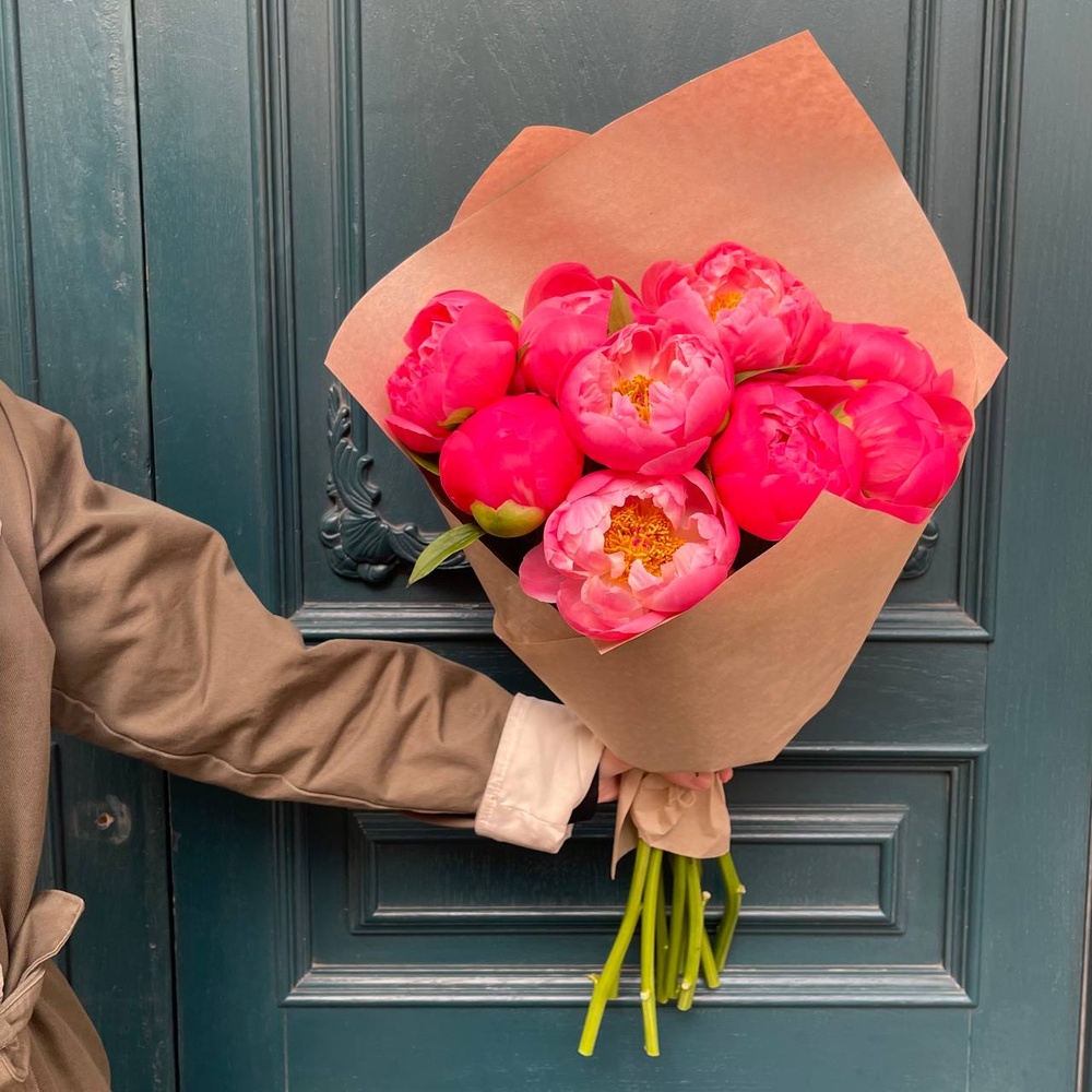 Всё начинается с любви: 9 коралловых пионов в крафте