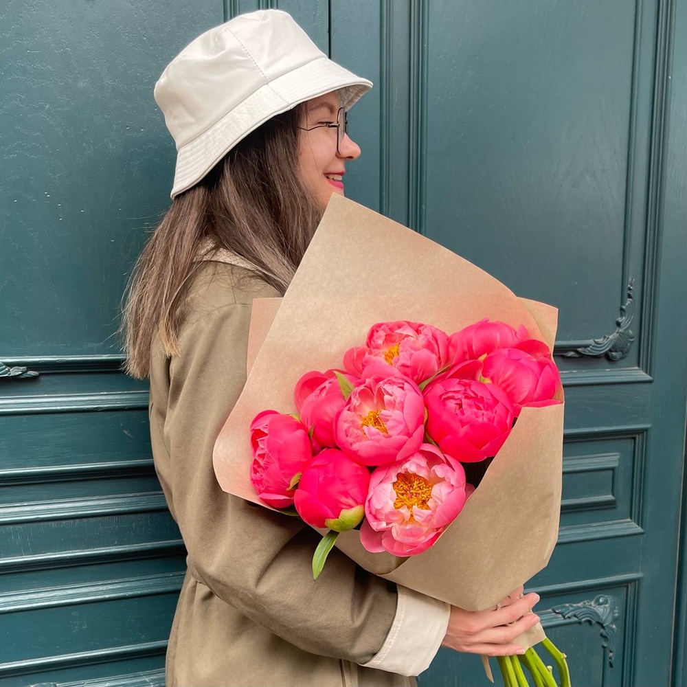 Всё начинается с любви: 9 коралловых пионов в крафте