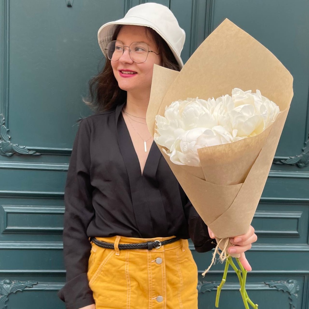 Букет из белых пионов в Санкт-Петербурге