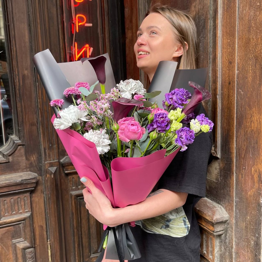 «Последнее свидание: каллы, пионовидные розы, эустома и другие цветы»