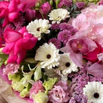 «Комната цветных пелерин: гортензия, орхидеи, герберы и другие цветы» в Санкт-Петербурге - Фотография 5