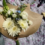 Сахарная пудра: белые герберы, кустовая роза и твидия с доставкой по Санкт-Петербургу и Лен обл - Фотография 4