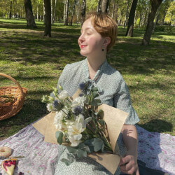 Букет «Зефирка: ароматная маттиола, кружевная гвоздика и эвкалипт»