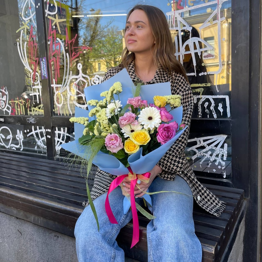 Беззаботные деньки: герберы, розы, эустома и другие цветы в Санкт-Петербурге