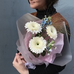 Горный хрусталь: герберы, твидия и паникум с доставкой по СПб - Фотография 1