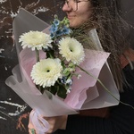 Горный хрусталь: герберы, твидия и паникум с доставкой по СПб - Фотография 5