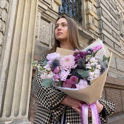 Букет В сиреневую даль: ароматная маттиола, экзотический эрингиум и другие цветы