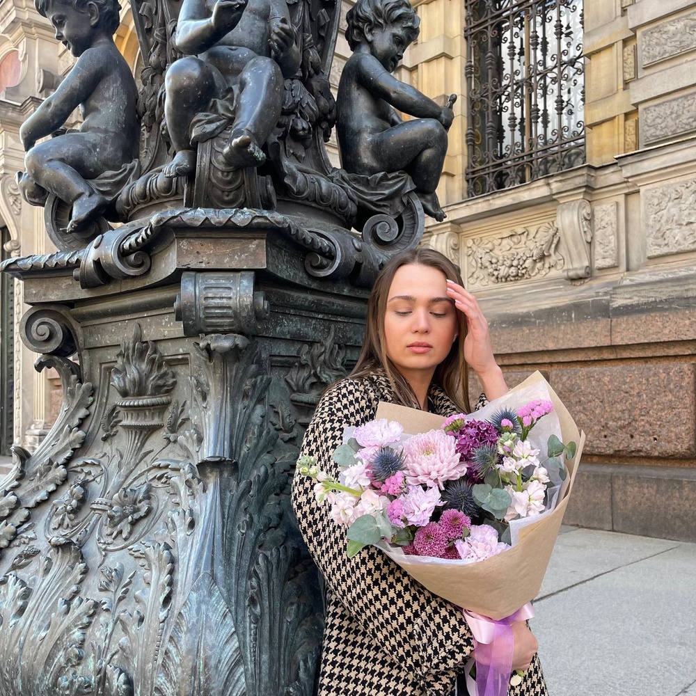 В сиреневую даль: ароматная маттиола, экзотический эрингиум и другие цветы + аквабокс и коробка-переноска