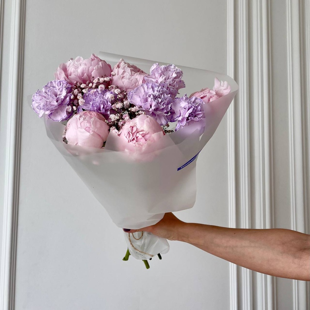 Монови: розовые пионы и космическая гвоздика