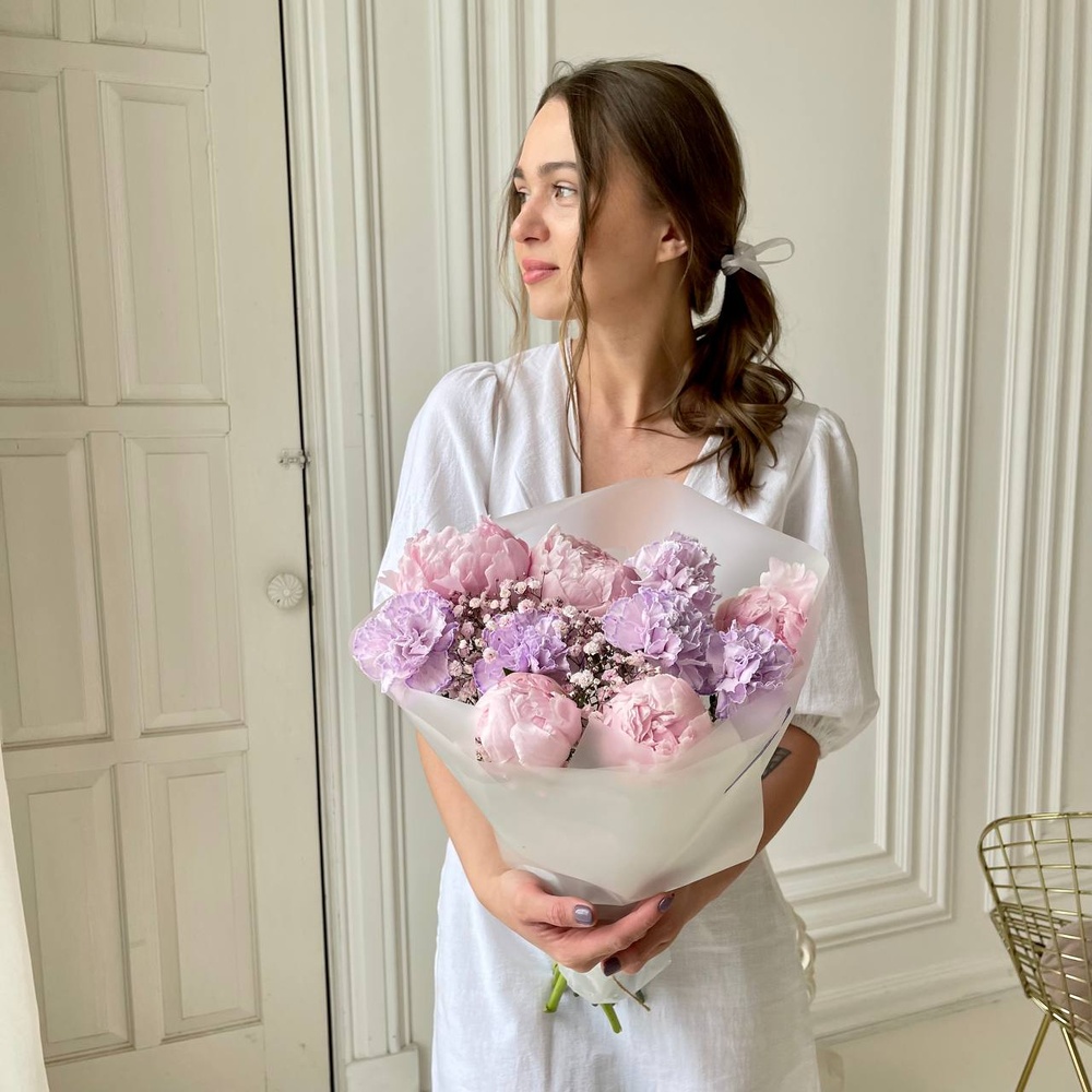 Монови: розовые пионы и космическая гвоздика