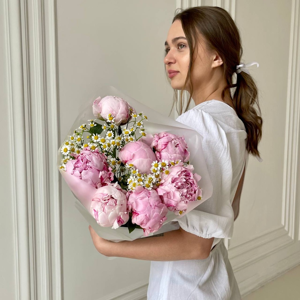 Монте-Карло: розовые пионы и ромашки