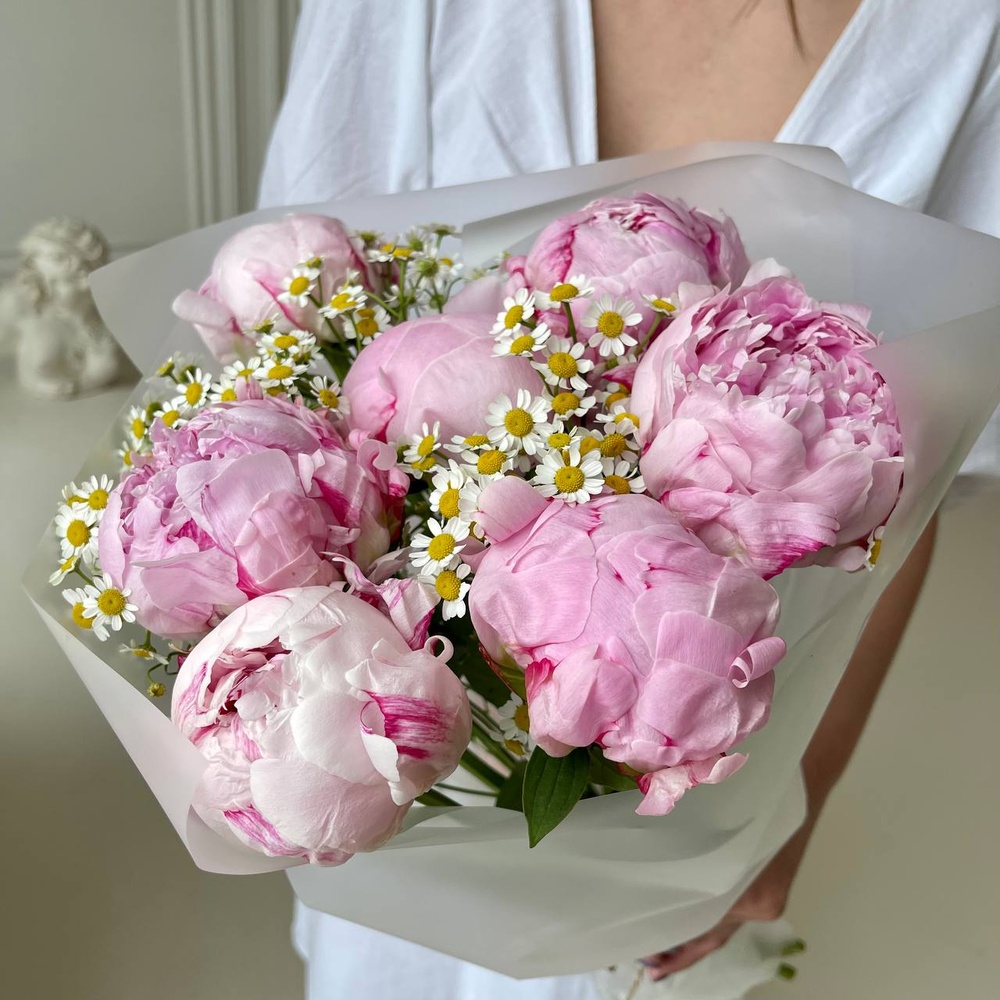 Монте-Карло: розовые пионы и ромашки