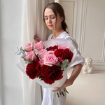 Дюссельдорф: бордовые пионы и пионовидные розы в Санкт-Петербурге - Фотография 1