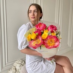 Рен-ле-Шато: коралловые пионы и пионовидная роза в Санкт-Петербурге - Фотография 1