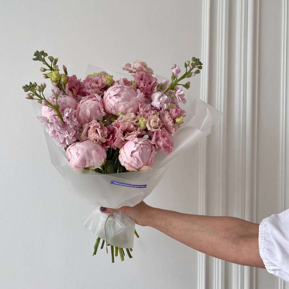 Кимберли: пионы, маттиола и ажурная эустома