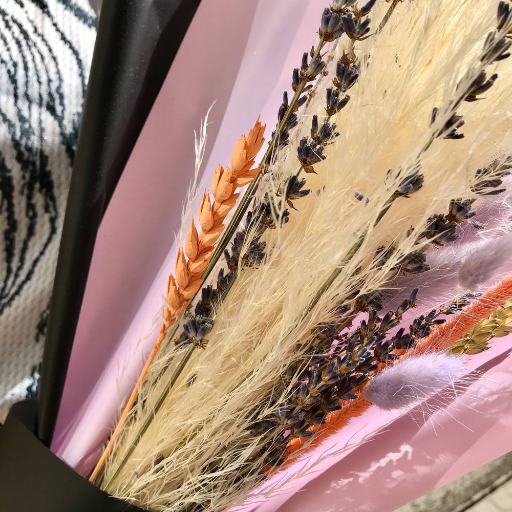 Лавандовое полюшко: яркий вечный букет