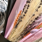 Лавандовое полюшко: яркий вечный букет с доставкой по СПб - Фотография 3