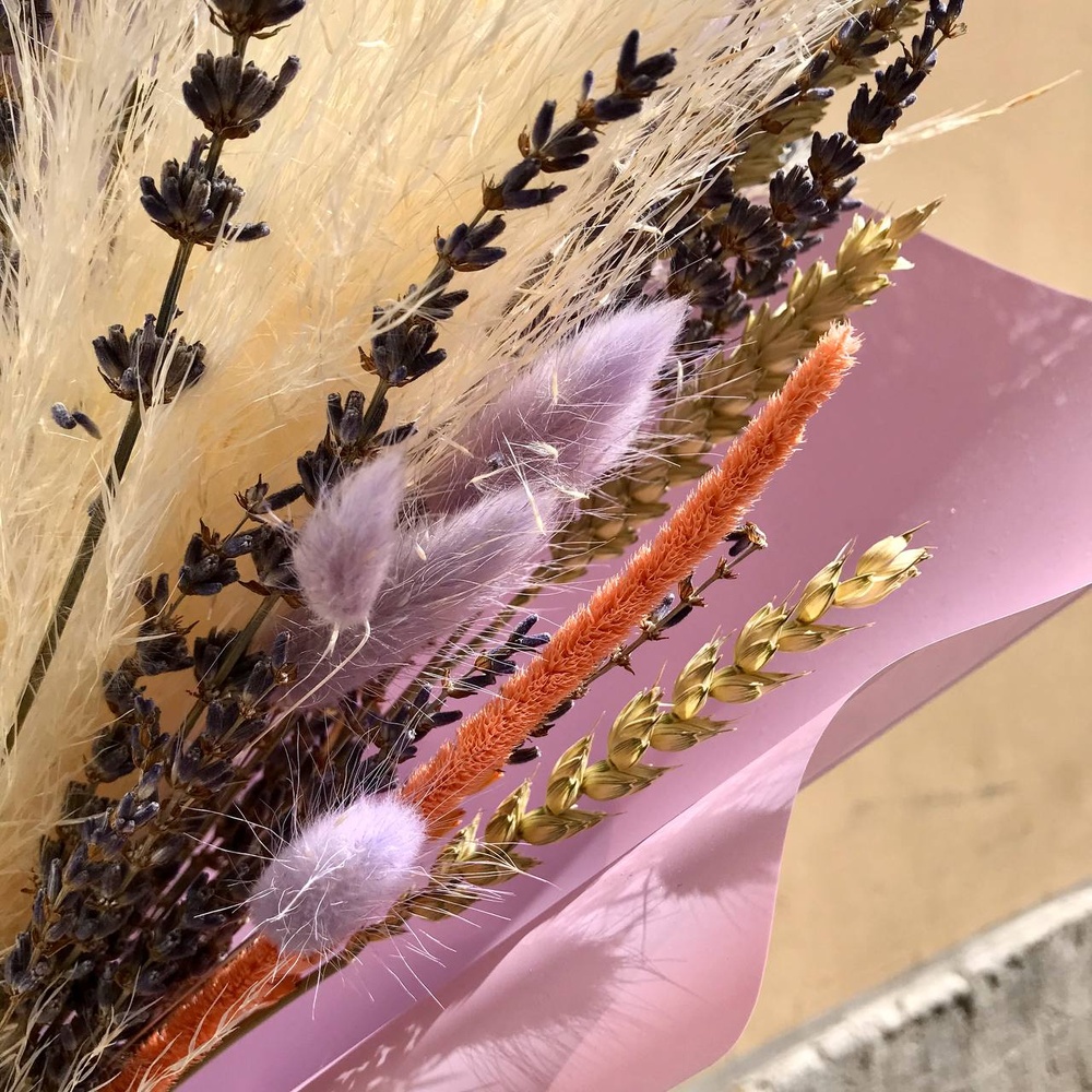 Лавандовое полюшко: яркий вечный букет