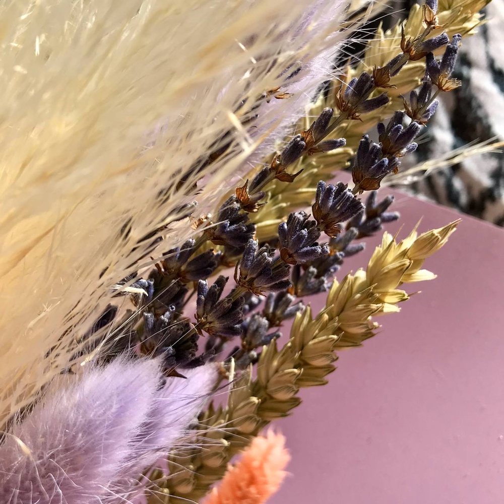 Лавандовое полюшко: яркий вечный букет