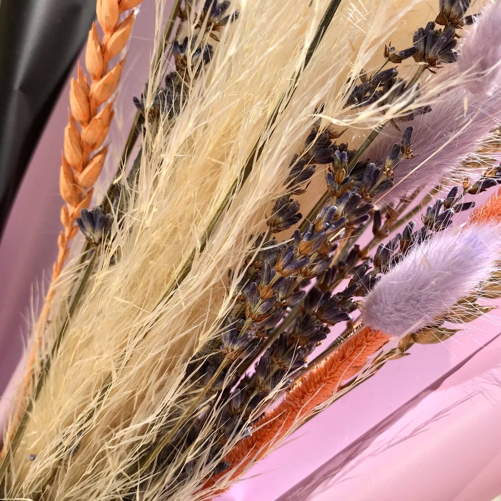 Лавандовое полюшко: яркий вечный букет