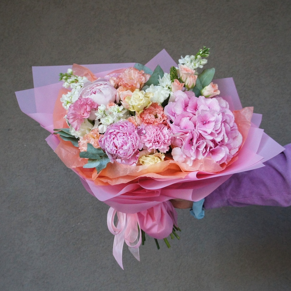 Августина:  густомахровые пионы, фактурная гортензия и кружевная эустома