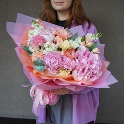 Букет «Августина:  густомахровые пионы, фактурная гортензия и кружевная эустома» Букет «Августина:  густомахровые пионы, фактурная гортензия и кружевная эустома»