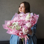 Открой Меня: букет густомахровых пионов, фактурной маттиолы и розовых соцветий в Санкт-Петербурге - Фотография 1