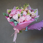 Цветы Горного Сада: дуо-букет густомахровых пионов и кружевной эустомы с доставкой в Санкт-Петербурге - Фотография 3